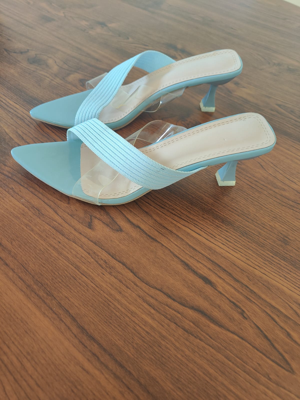 Zapatilla de Mujer Elegante Color Celeste con Tacón – Talla 38